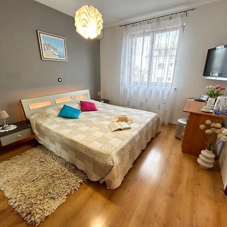 Room Adry Ровин Екстериор снимка