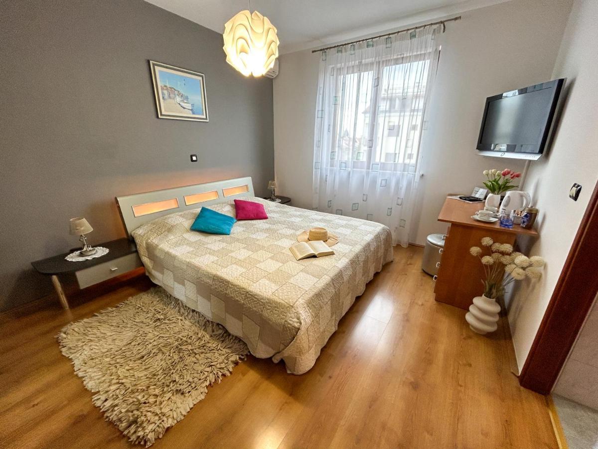 Room Adry Ровин Екстериор снимка
